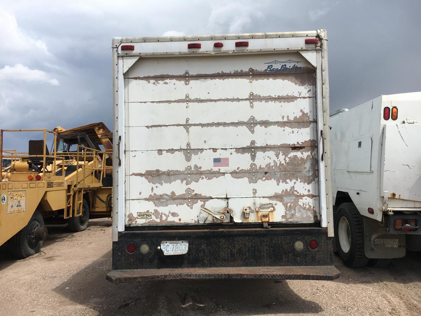 CAMION CON CAJA SECA CHEVROLET 3500